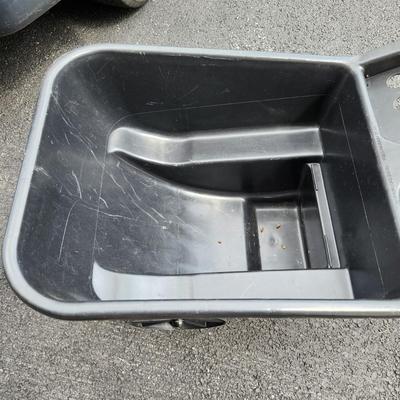 250 lb Capacity Wheelbarrow Yard Cart