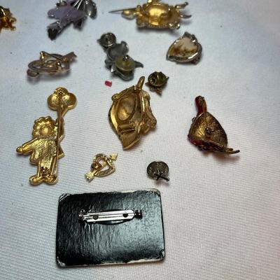 Ladies Brooches, Pins & Eyewear (K-RG)