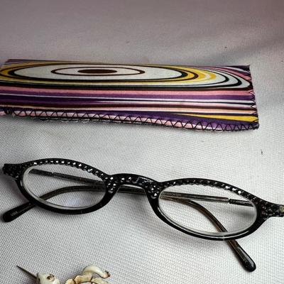 Ladies Brooches, Pins & Eyewear (K-RG)