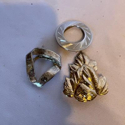 Ladies Brooches, Pins & Eyewear (K-RG)