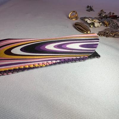 Ladies Brooches, Pins & Eyewear (K-RG)