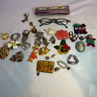 Ladies Brooches, Pins & Eyewear (K-RG)