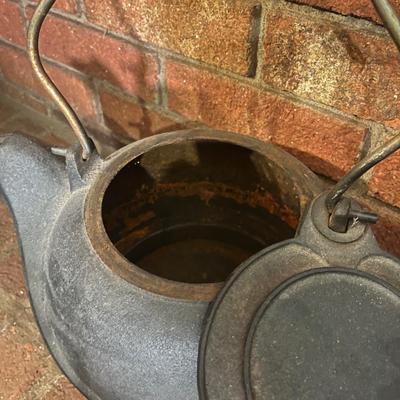 Cast Iron Kettle, Irons & More (LR-MG)