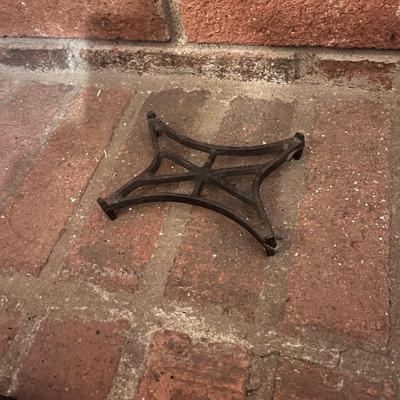 Cast Iron Kettle, Irons & More (LR-MG)