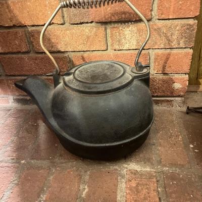 Cast Iron Kettle, Irons & More (LR-MG)