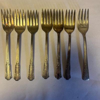 W.M. Rogers Overlaid Silverware Set (K-MG)