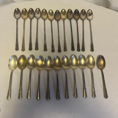 W.M. Rogers Overlaid Silverware Set (K-MG)