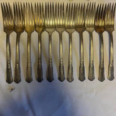 W.M. Rogers Overlaid Silverware Set (K-MG)