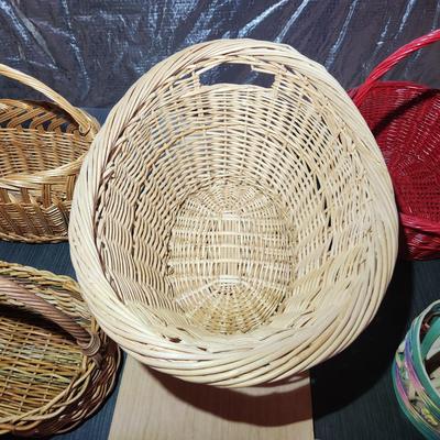 Lot of 5 Baskets
