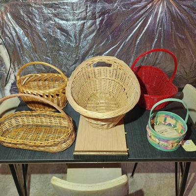 Lot of 5 Baskets