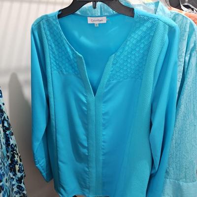 Large Lot of Women's Clothing Look at pictures