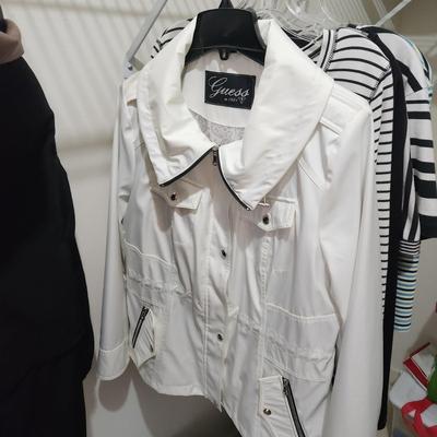 Large Lot of Women's Clothing Look at pictures