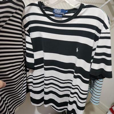 Large Lot of Women's Clothing Look at pictures