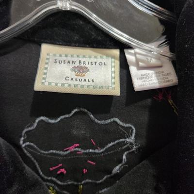 Large Lot of Women's Clothing Look at pictures