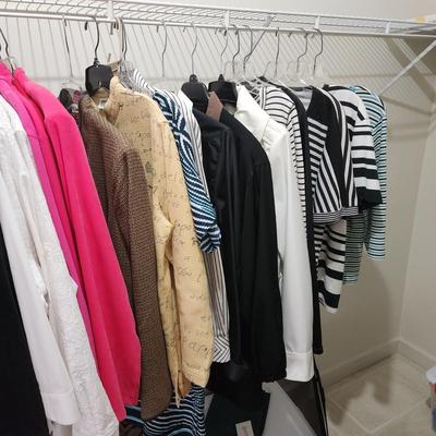 Large Lot of Women's Clothing Look at pictures