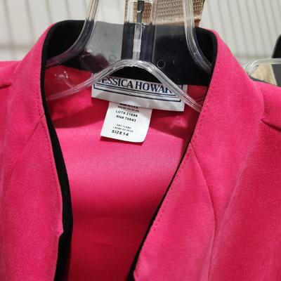 Large Lot of Women's Clothing Look at pictures