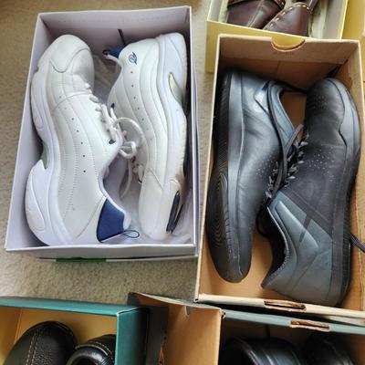 Lot of 16 pairs of worn Women's Shoes 8.5-9.5
