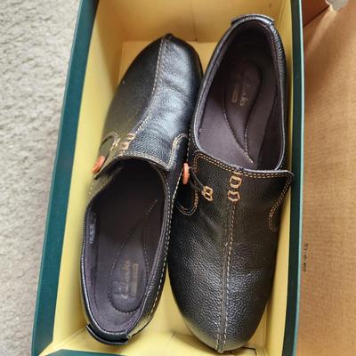 Lot of 16 pairs of worn Women's Shoes 8.5-9.5