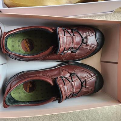 Lot of 16 pairs of worn Women's Shoes 8.5-9.5