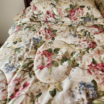 Burlington House Home Fashions King Size Bed Comforter & Pillow covers