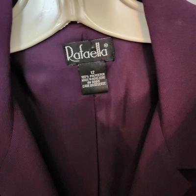 Large Lot Women's Clothing See Pictures includes Hangers