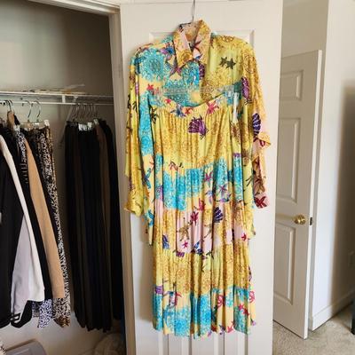 Large Lot Women's Clothing See Pictures includes Hangers