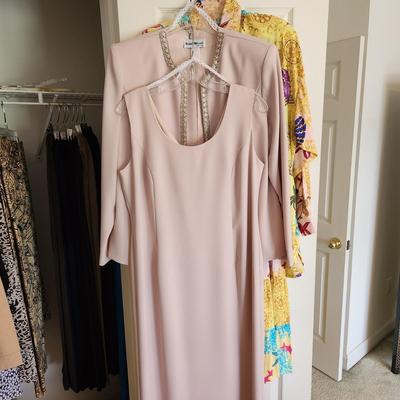 Large Lot Women's Clothing See Pictures includes Hangers