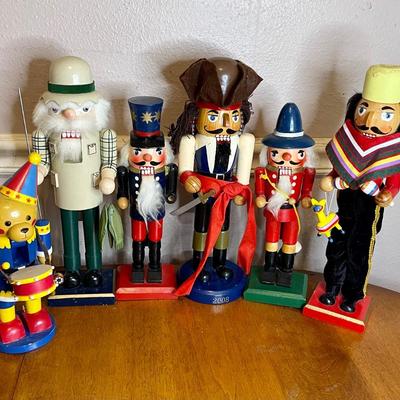 6 nutcrackers