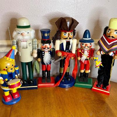 6 nutcrackers