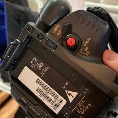 Panasonic PVL-558 Camcorder - Charger - Case
