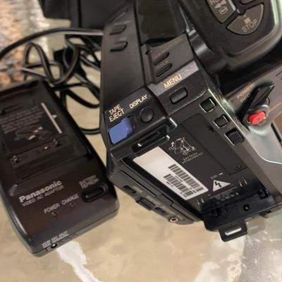 Panasonic PVL-558 Camcorder - Charger - Case