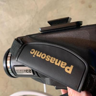 Panasonic PVL-558 Camcorder - Charger - Case