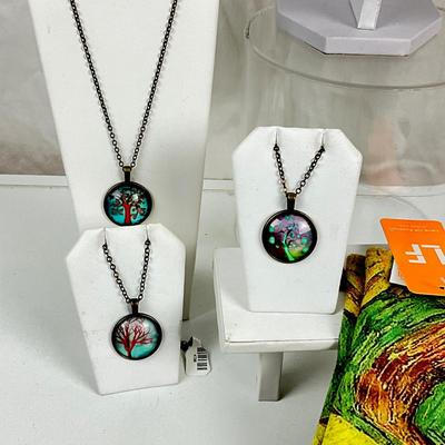 359 Tree Necklaces, Van Gogh Smart Gloves