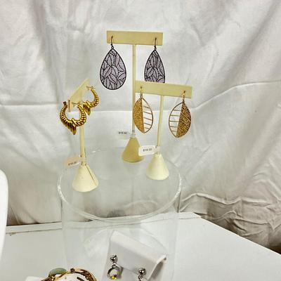 362 Orange and Creme Necklace with Smart Gloves, Earrings, Bracelets