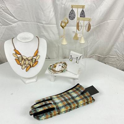 362 Orange and Creme Necklace with Smart Gloves, Earrings, Bracelets