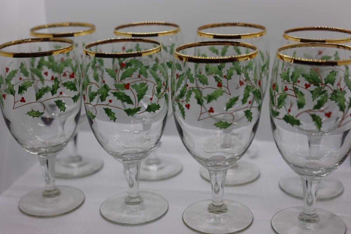 Lenox Holiday Set Di 4 Tazze In Porcellana Intagliate Colore Avorio - Capacità 12 Once - Con Scritta 'Joy' E Nastro Rosso - Lavabili In Lavastoviglie E Microonde