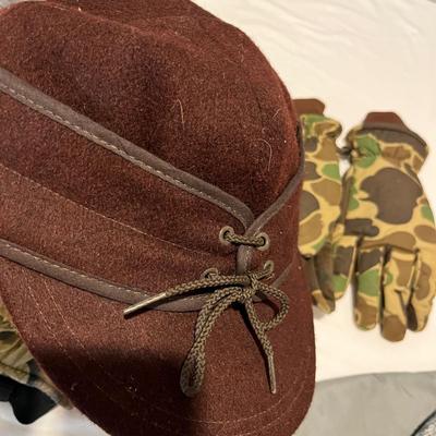 Camouflage mittens, gloves and Hat