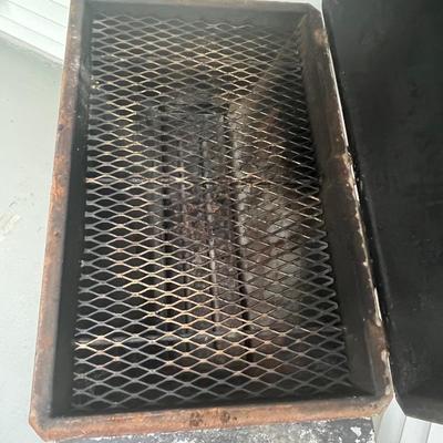 BBQ Charcoal Heavy Grill / Smoker  ~ *Read Details