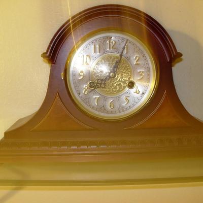 round wood mantle clock