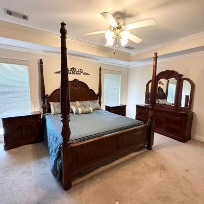 Mahogany King Bedroom Suite ~ Bed, Dresser & Mirror, Chest & Pair of Night Stands