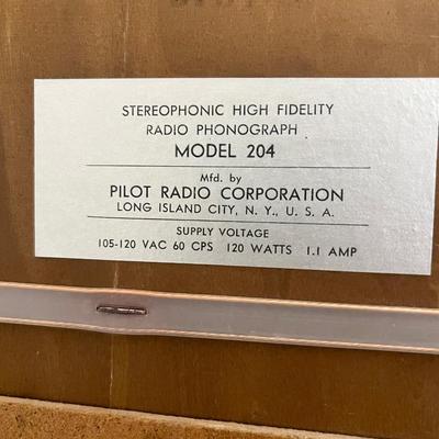 PILOT ~ Stereophonic  High Fidelity Radio ~ Phonograph