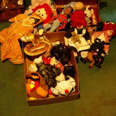 Dolls,Stuff Animals & barbies Lot