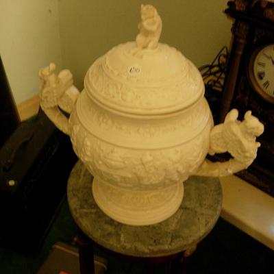 Fine ceramic biscuit jar