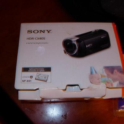 Sony handycam NIB HDR-CX405 with accessories