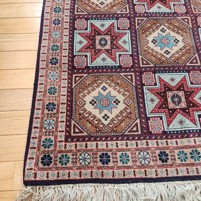 Persian Oriental Rug Hand Knotted Made in Iran 65" x 40"