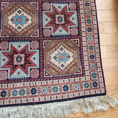 Persian Oriental Rug Hand Knotted Made in Iran 65" x 40"