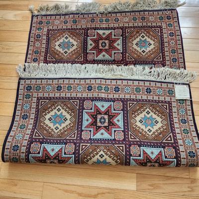 Persian Oriental Rug Hand Knotted Made in Iran 65" x 40"