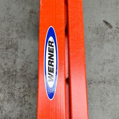 WERNER ~ Professional ~ 300LB ~10Ft Fiberglass Ladder