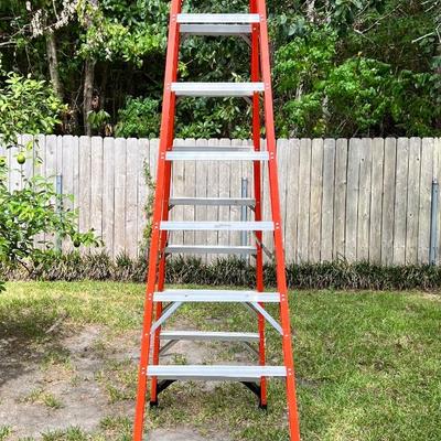 WERNER ~ Professional ~ 300LB ~10Ft Fiberglass Ladder