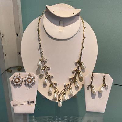 366 Pearl and Rhinestone Gold Tone Necklace with Two Pairs of Earrings